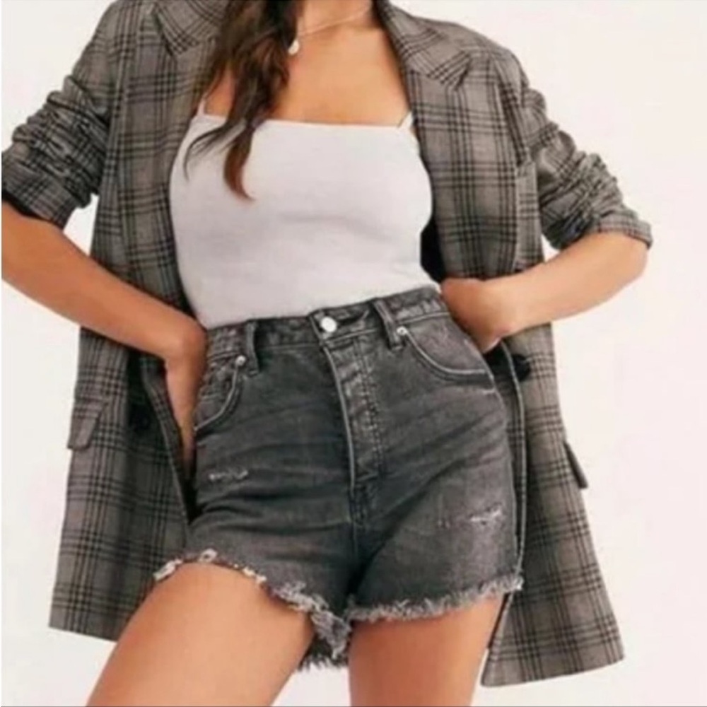 Free People We The Free CURVY Vintage High Rise Denim Shorts Size 24